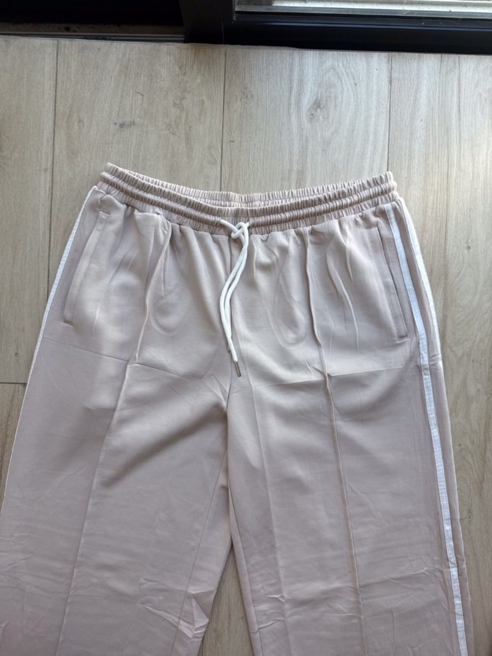 Beige sweatpants with two white stripes on both sides - Women's XL